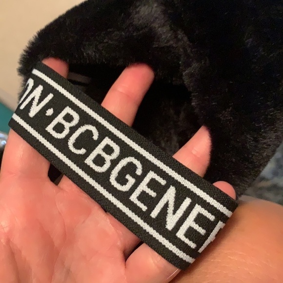 BCBG black furry slippers with elastic strap, new - Picture 7 of 7